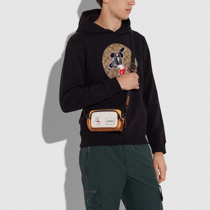 公式 Coach コーチ Disney X Coach ペイサー コンバーチブル ダブル ポーチ ウィズ ベースボール ミッキーマウス ボディバッグ ミニバッグ