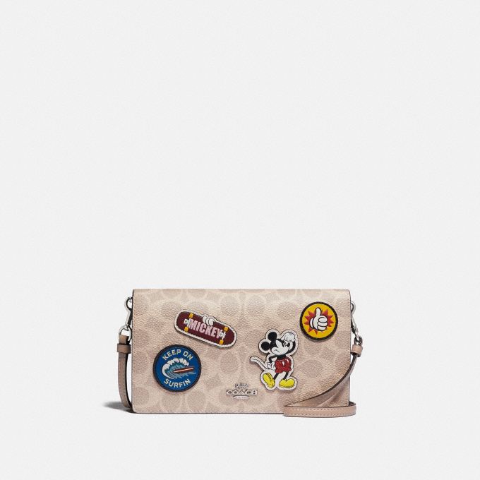 公式 Coach コーチ Disney X Coach ヘイデン フォルドオーバー クロスボディ シグネチャー スポーツ パッチ クロスボディ 斜め掛けバッグ