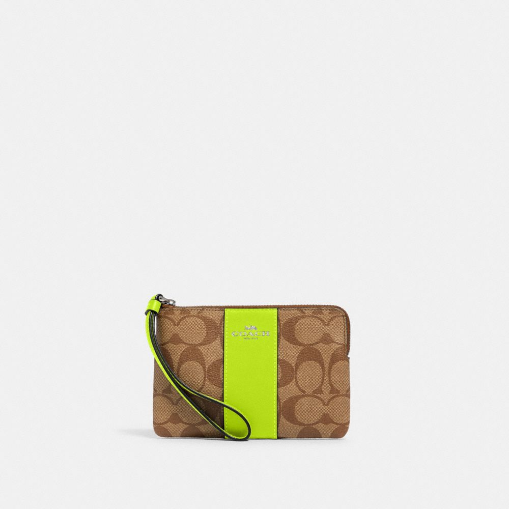 COACH CORNER ZIP WRISTLET IN SIGNATURE CANVAS - QB/KHAKI/GLO LIME - 58035