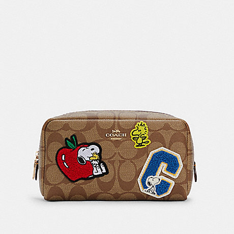 COACH COACH X PEANUTS SMALL BOXY COSMETIC CASE IN SIGNATURE CANVAS WITH VARSITY PATCHES - IM/KHAKI MULTI - 6440