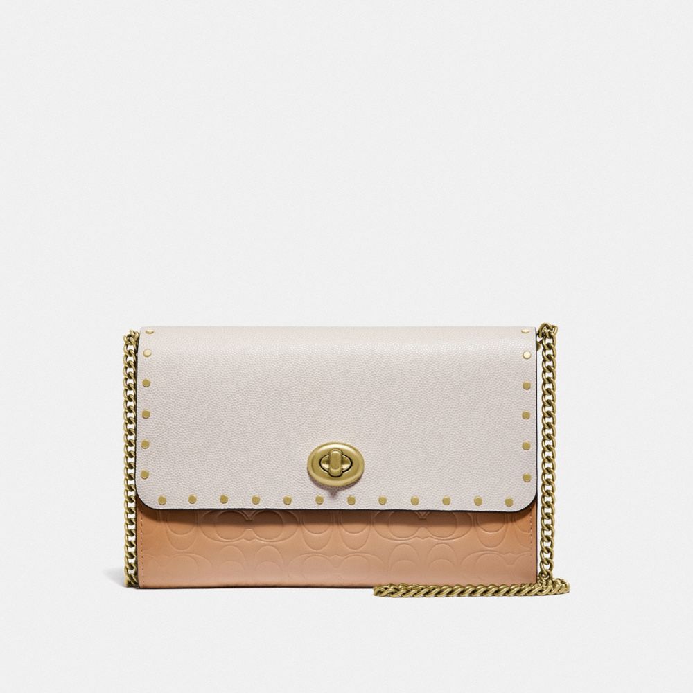 MARLOW TURNLOCK CHAIN CROSSBODY IN SIGNATURE LEATHER WITH RIVETS - 66610 - BRASS/BEECHWOOD