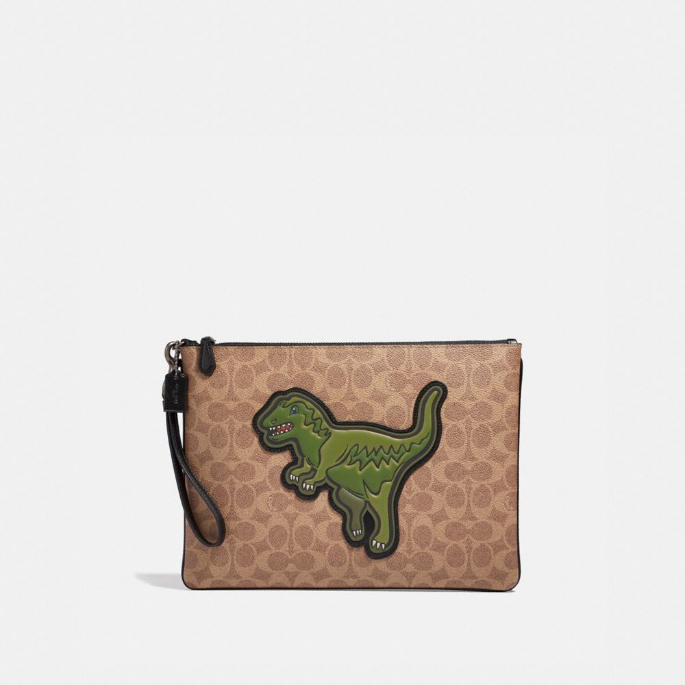 POUCH 30 IN SIGNATURE CANVAS WITH REXY - KHAKI - COACH 67909