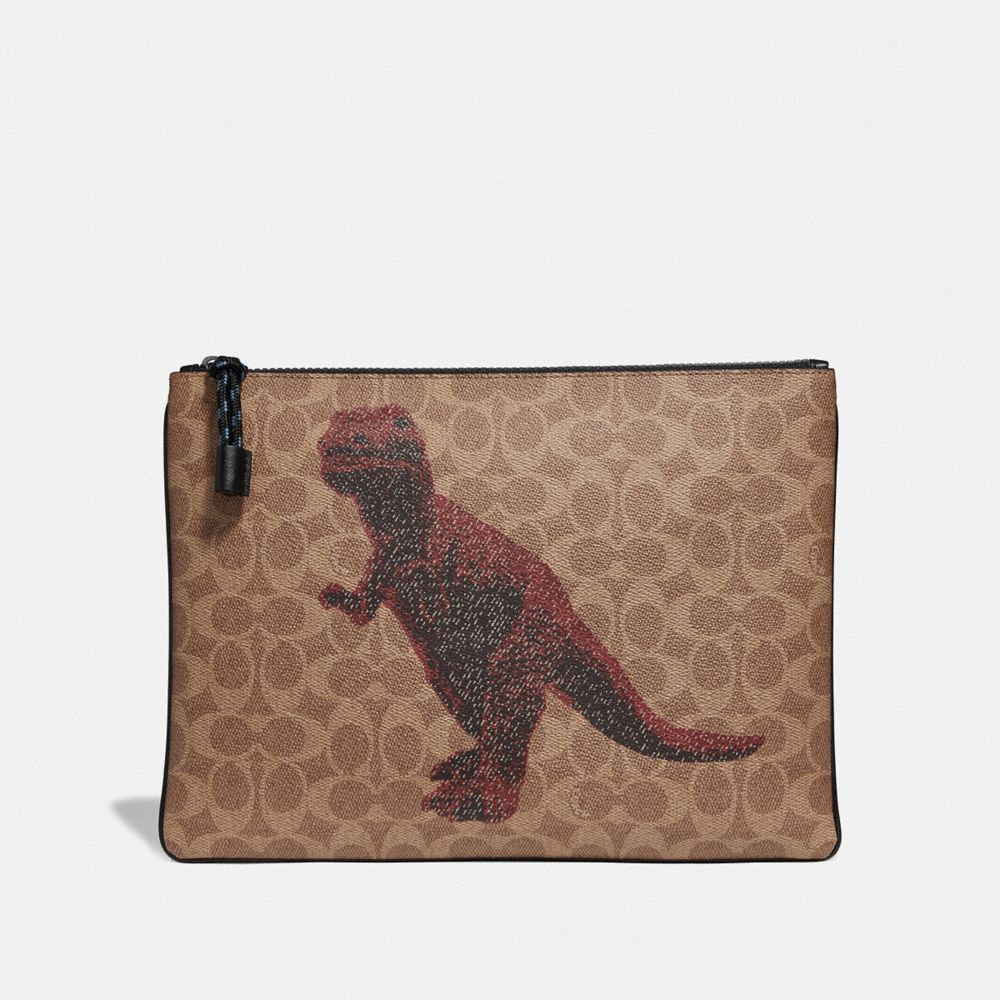COACH 76015 - POUCH 30 IN SIGNATURE CANVAS WITH REXY BY SUI JIANGUO KHAKI