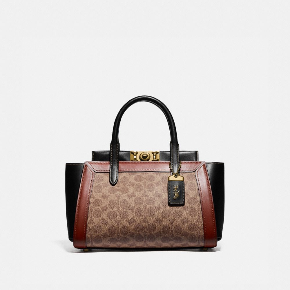 プレゼントにも 50代の女性に人気のレディースバッグ24選 おすすめブランドも紹介 素敵なバッグと財布の図鑑