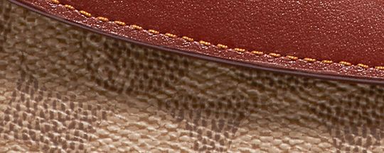 【官網限定】CASSIE 19 經典 SIGNATURE 塗層帆布印花斜背手袋