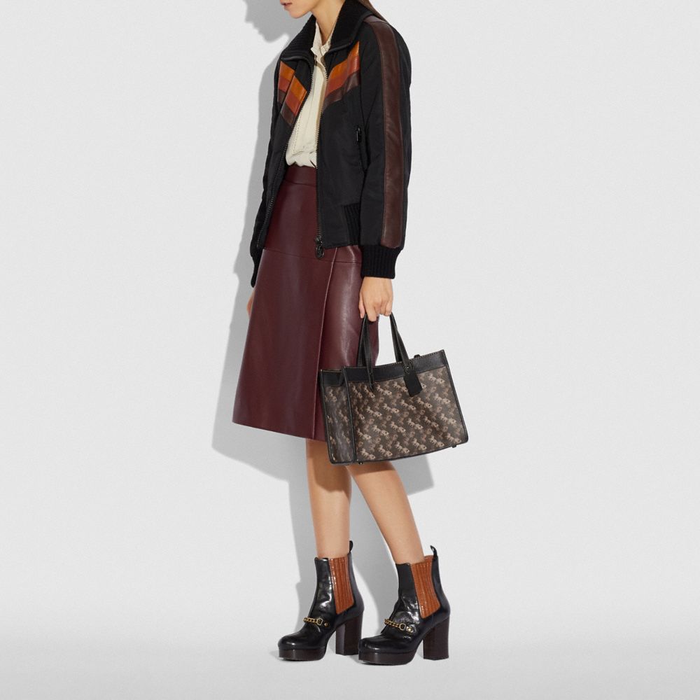 coach horse and carriage tote