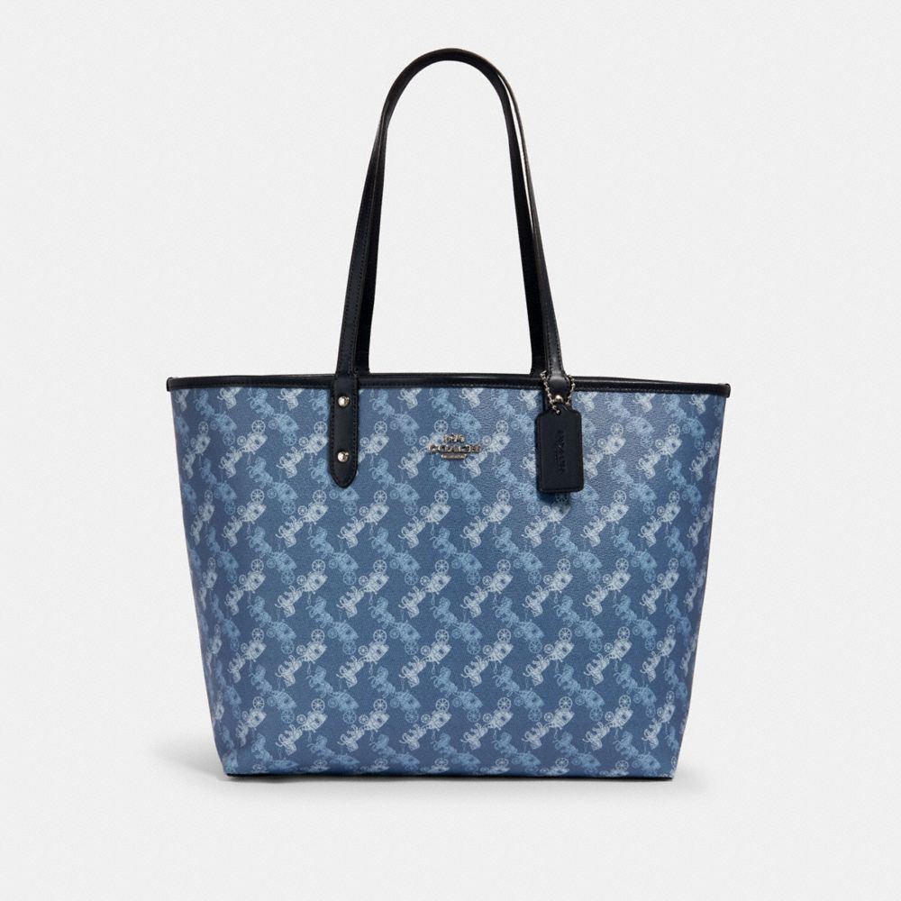 REVERSIBLE CITY TOTE WITH HORSE AND CARRIAGE PRINT - 91107 - SV/INDIGO PALE BLUE MULTI