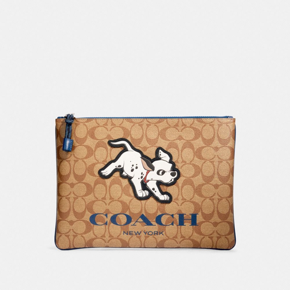 COACH DISNEY X COACH LARGE POUCH IN SIGNATURE CANVAS WITH DALMATIAN - QB/TAN ADMIRAL MULTI - 91247