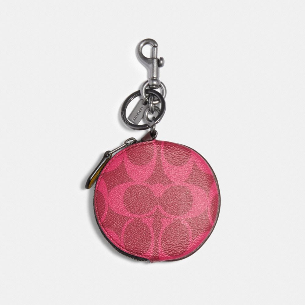 COACH CIRCULAR COIN POUCH BAG CHARM IN SIGNATURE CANVAS - GM/MAGENTA - 91800