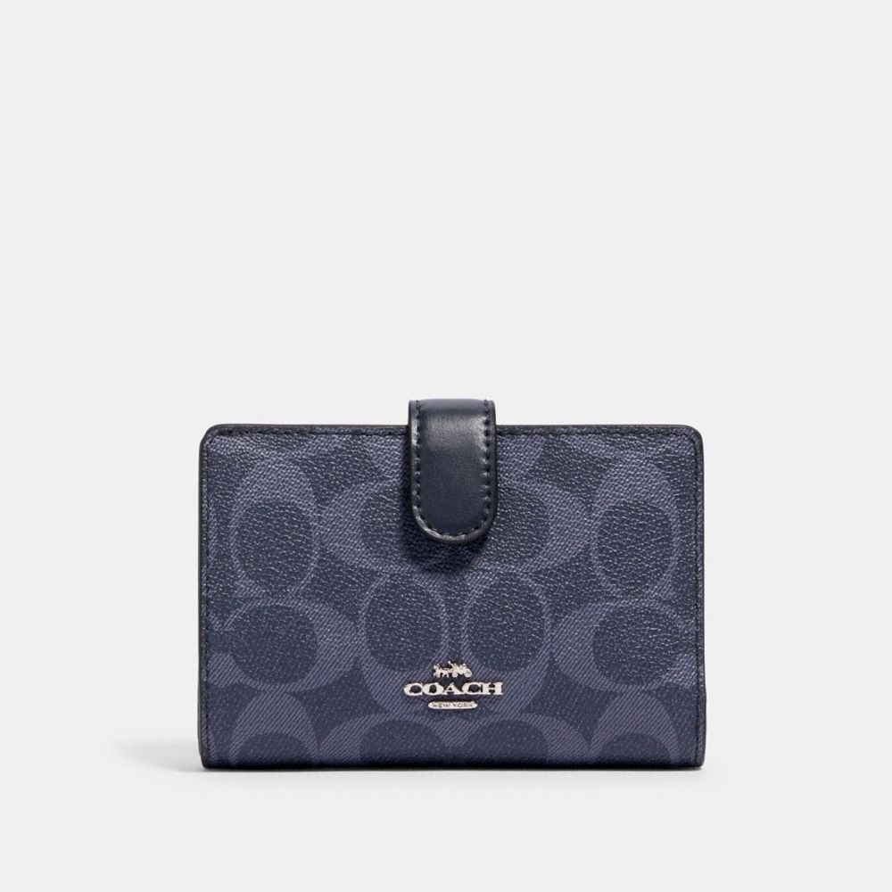 COACH MEDIUM CORNER ZIP WALLET IN SIGNATURE CANVAS - SV/DENIM MIDNIGHT - 91838