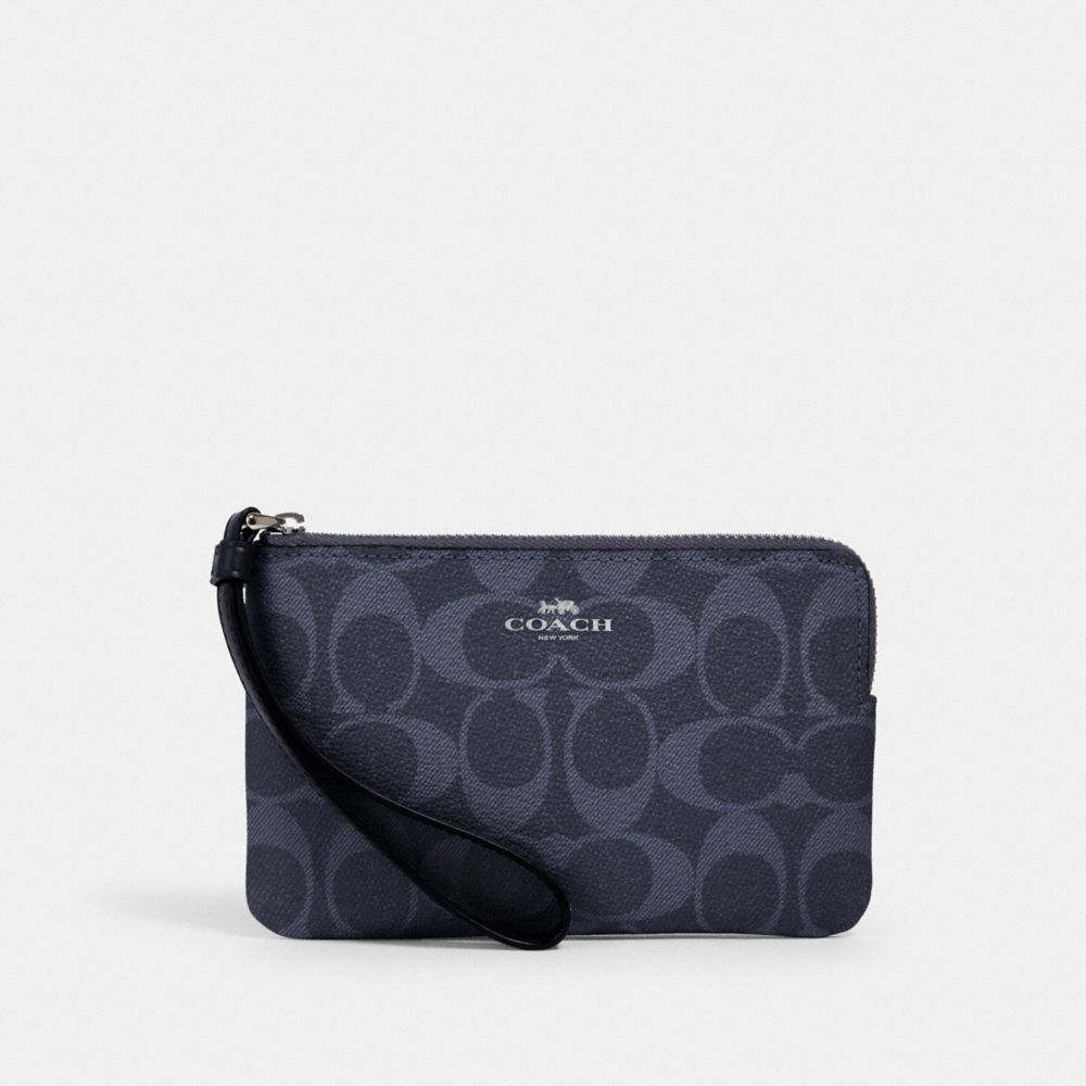 CORNER ZIP WRISTLET IN SIGNATURE CANVAS - 92632 - SV/DENIM MIDNIGHT