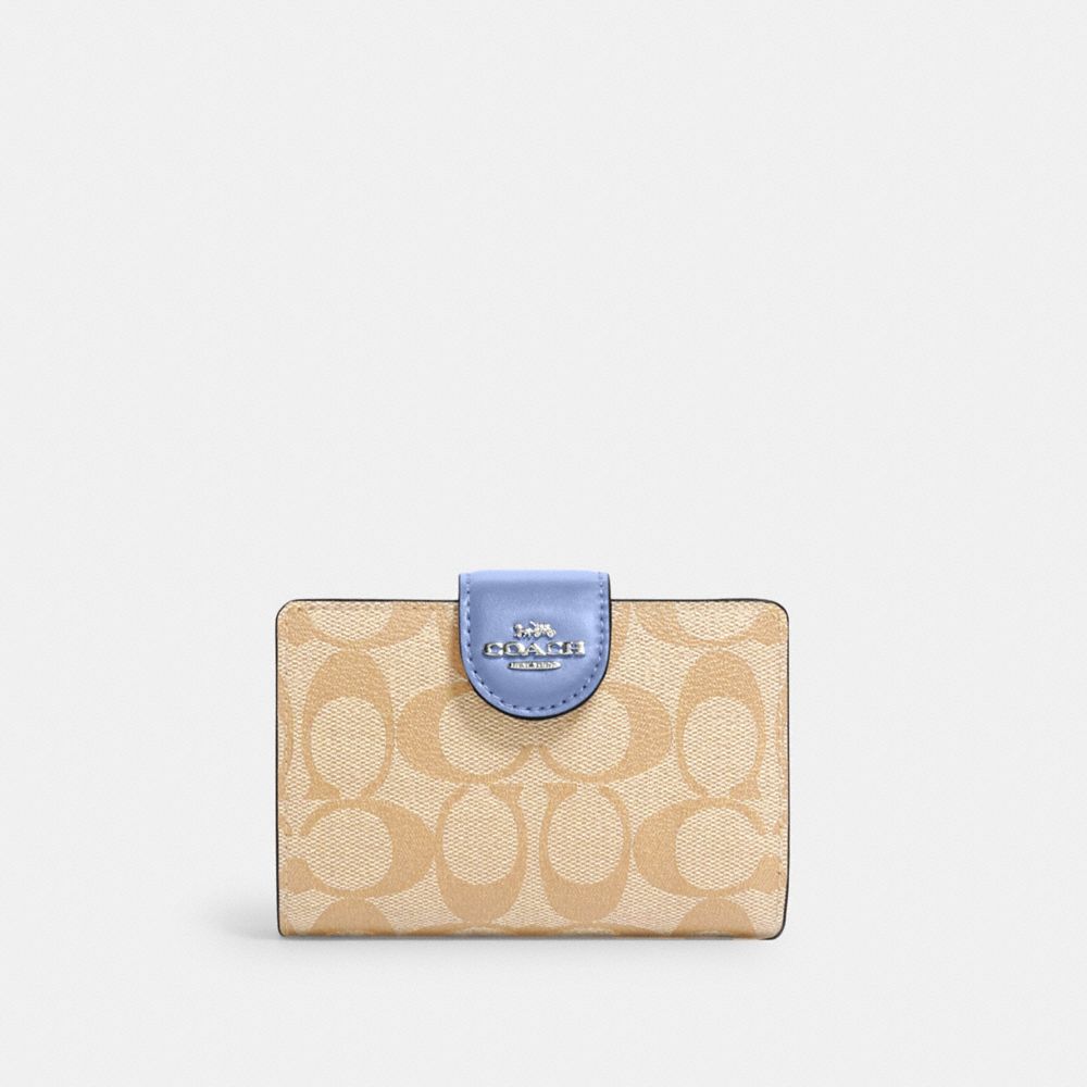 MEDIUM CORNER ZIP WALLET IN SIGNATURE CANVAS - SV/LIGHT KHAKI PERIWINKLE - COACH C0082