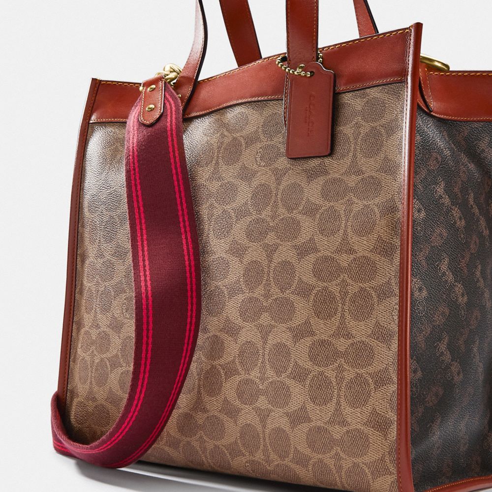 COACH Official Site Official page | FIELD TOTE IN SIGNATURE CANVAS ...