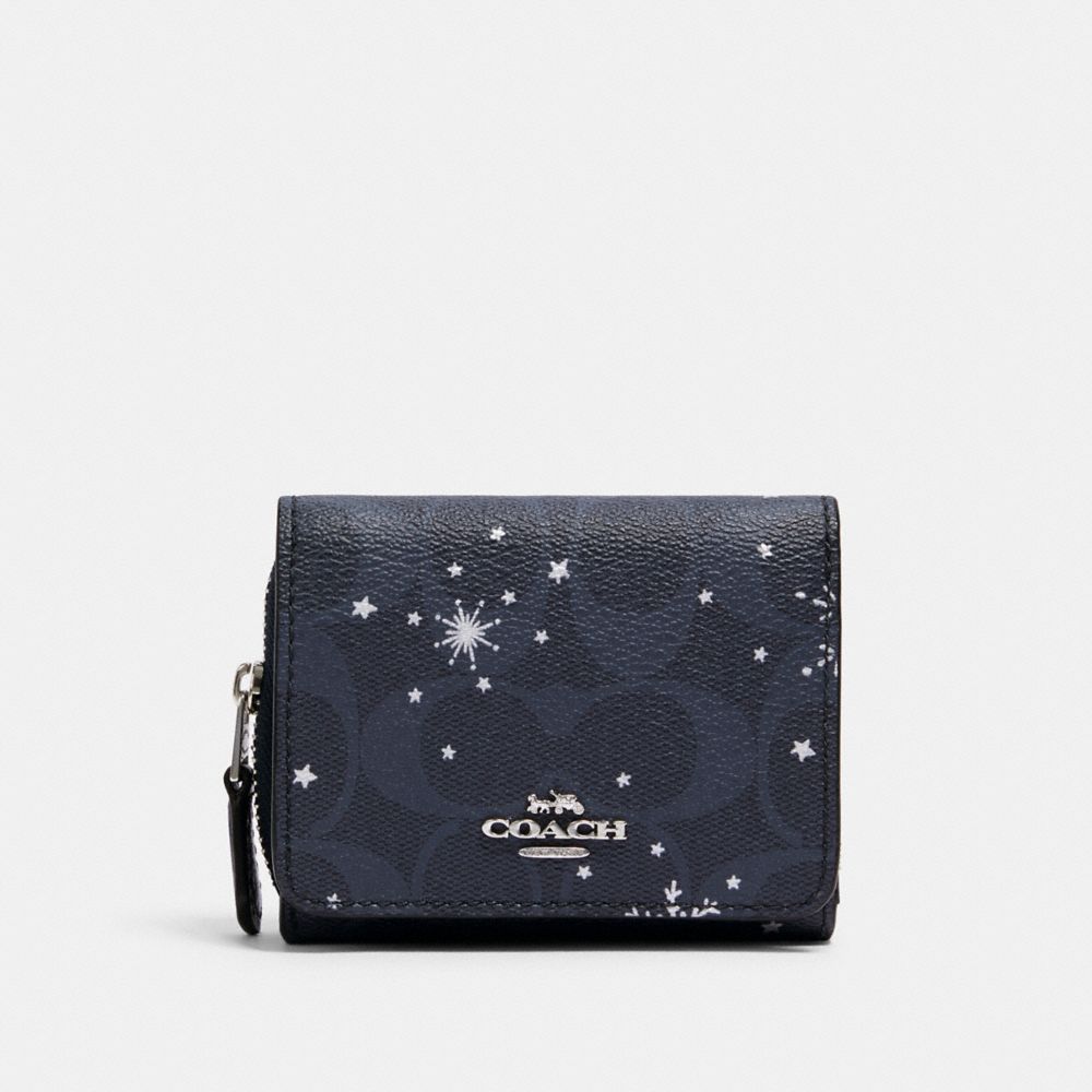 COACH C1928 - SMALL TRIFOLD WALLET IN SIGNATURE CANVAS WITH SNOWFLAKE PRINT SV/MIDNIGHT MULTI