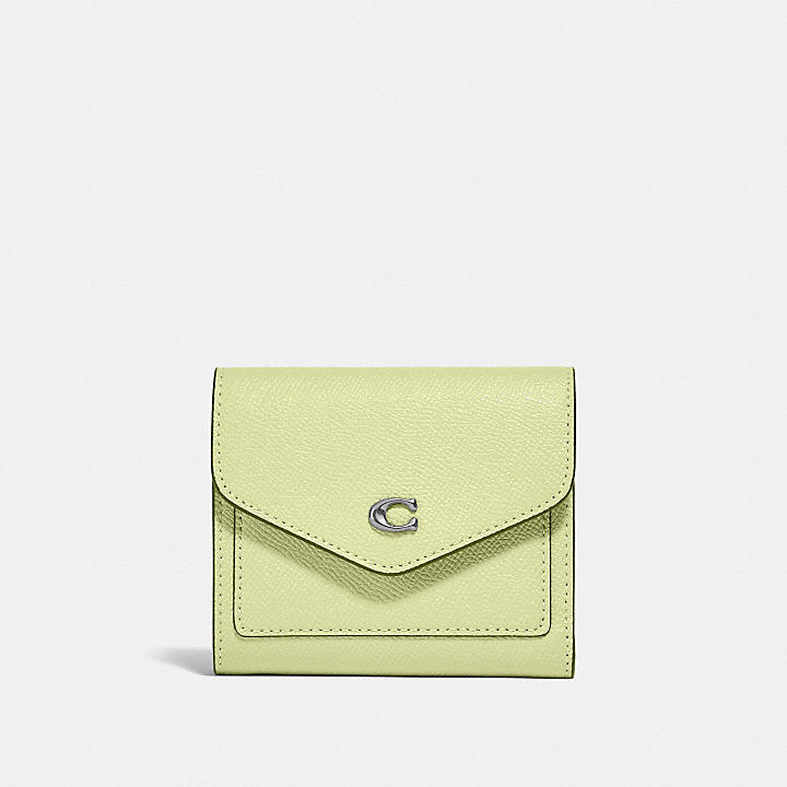 2022年おすすめな緑のお財布はCOACHのウィン スモール ウォレットです