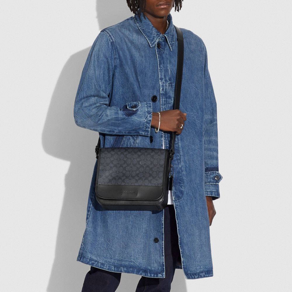 GOTHAM MESSENGER 27 IN SIGNATURE CANVAS