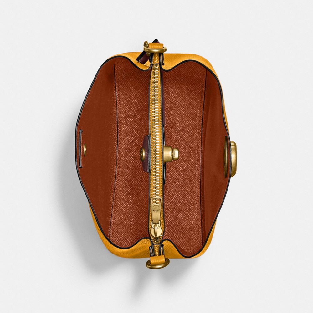 WILLOW BUCKET BAG IN COLORBLOCK