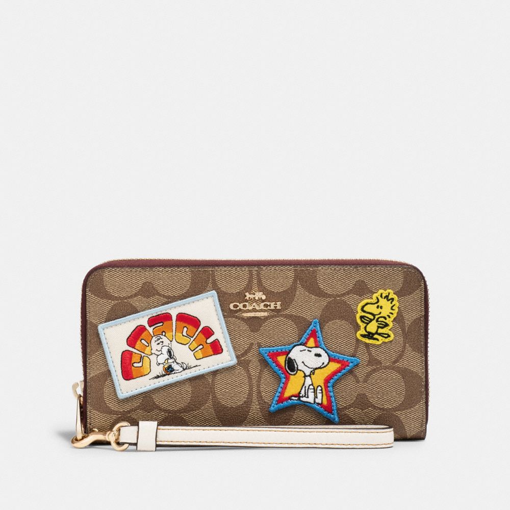 COACH COACH X PEANUTS LONG ZIP AROUND WALLET IN SIGNATURE CANVAS WITH VARSITY PATCHES - IM/KHAKI MULTI - C4598