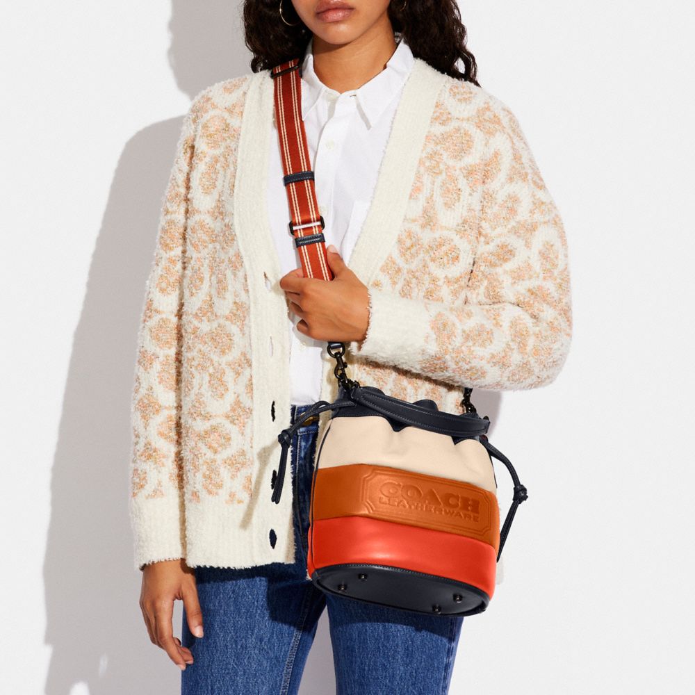 Field Bucket Bag