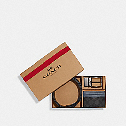 Boxed Card Case And Belt Gift Set In Colorblock Signature Canvas - C8278 - Gunmetal/CHARCOAL/DENIM
