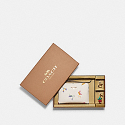 Boxed Corner Zip Wristlet With Dreamy Veggie Print - GOLD/CHALK MULTI - COACH C8331