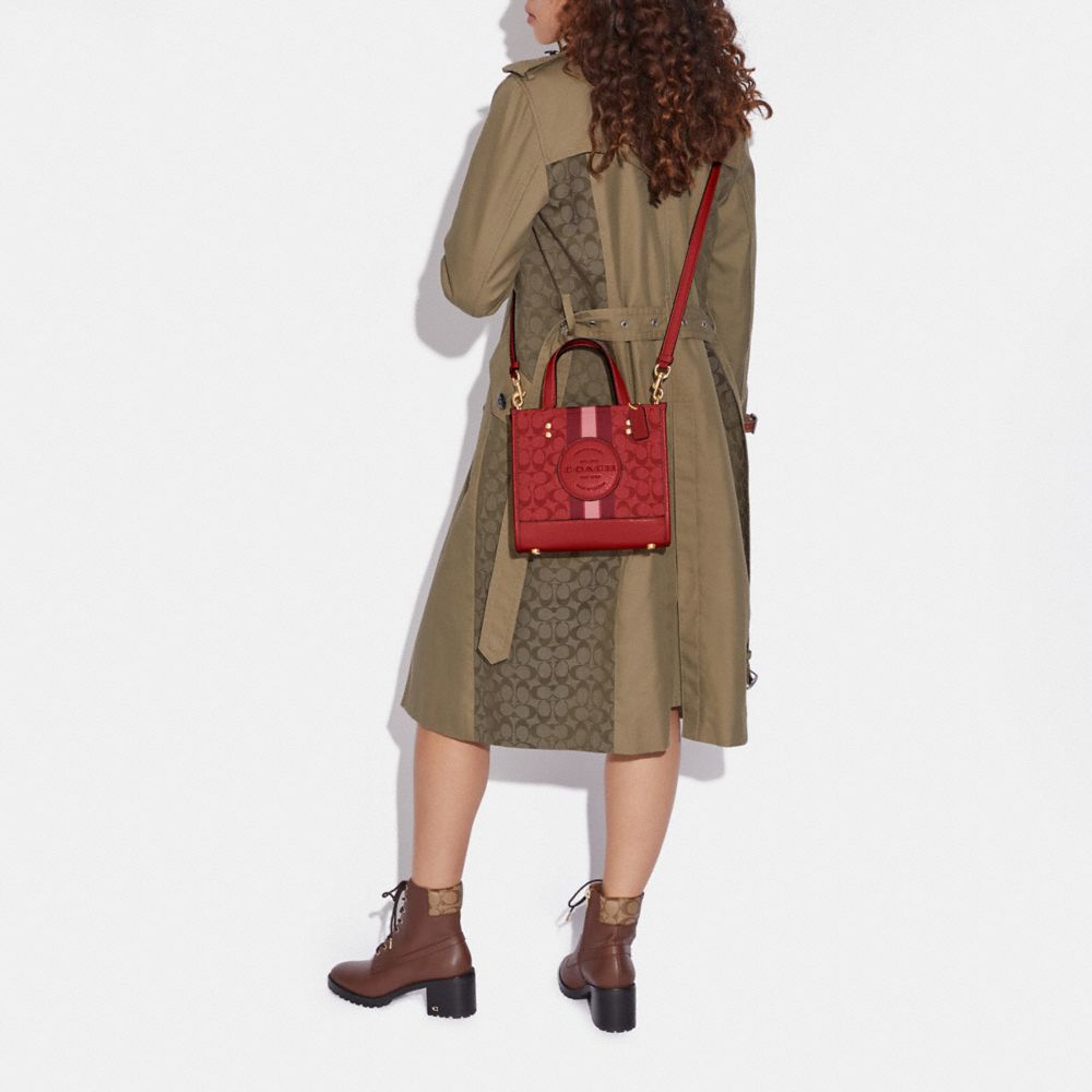 DEMPSEY TOTE 22 IN SIGNATURE JACQUARD WITH STRIPE AND COACH PATCH