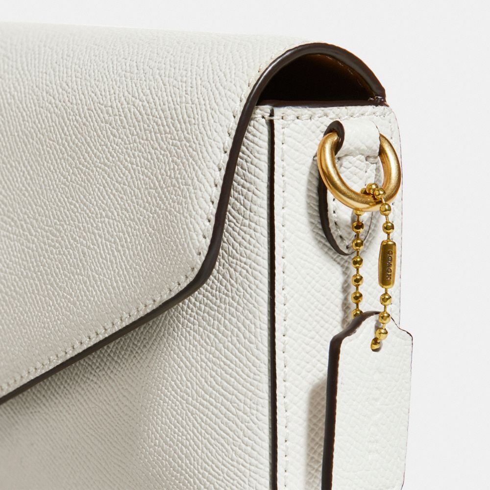 王道の「横型」お財布ショルダーのおすすめ商品、コーチのウィン クロスボディ、アイテム参考画像6