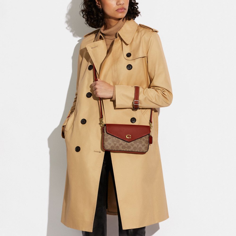 WYN CROSSBODY IN SIGNATURE CANVAS