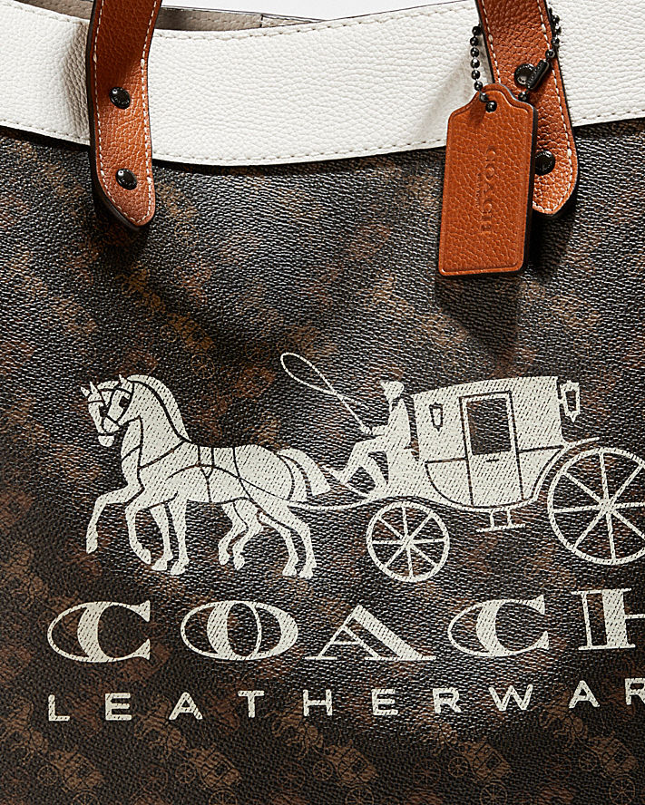 FIELD TOTE 40 WITH HORSE AND CARRIAGE PRINT