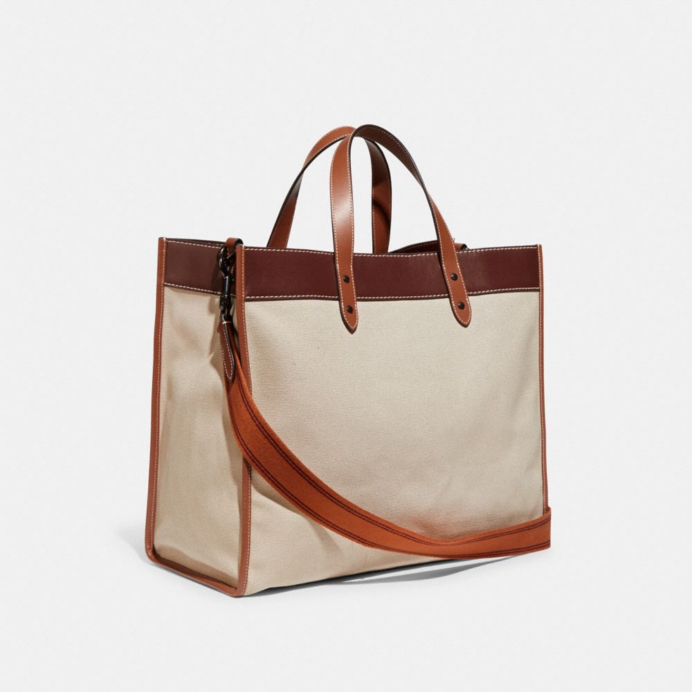 FIELD TOTE 40 IN ORGANIC COTTON CANVAS WITH COACH BADGE
