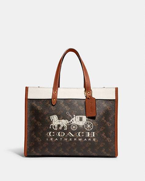 FIELD TOTE 30 WITH HORSE AND CARRIAGE PRINT AND CARRIAGE BADGE