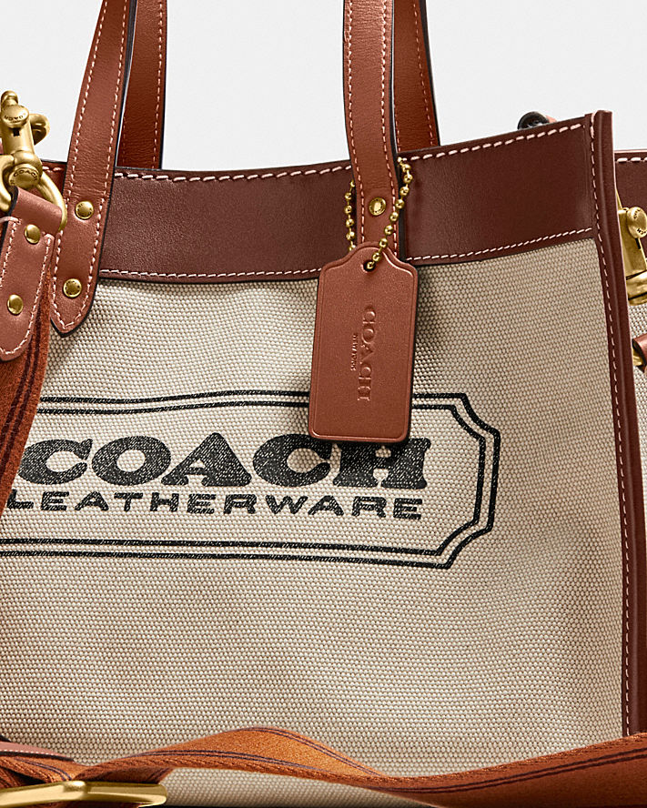 FIELD TOTE 30 WITH COACH BADGE