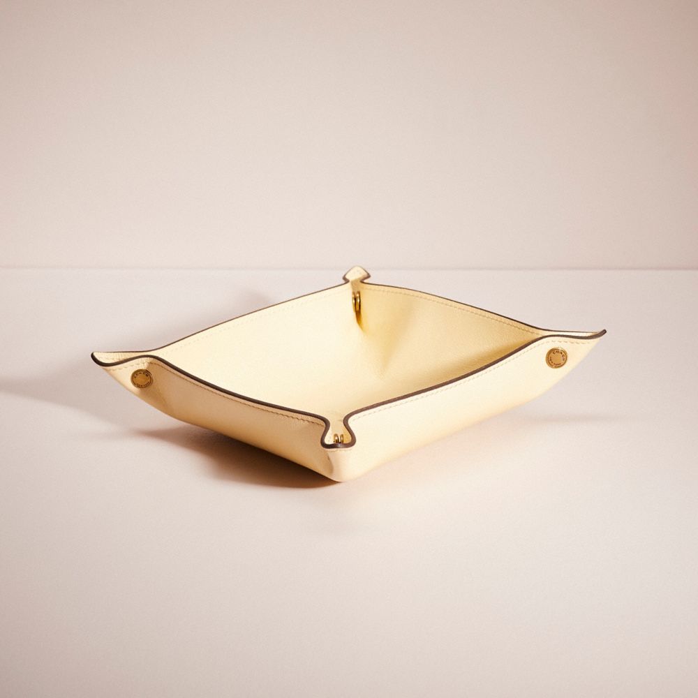 C9399 - Remade Valet Tray Nude.