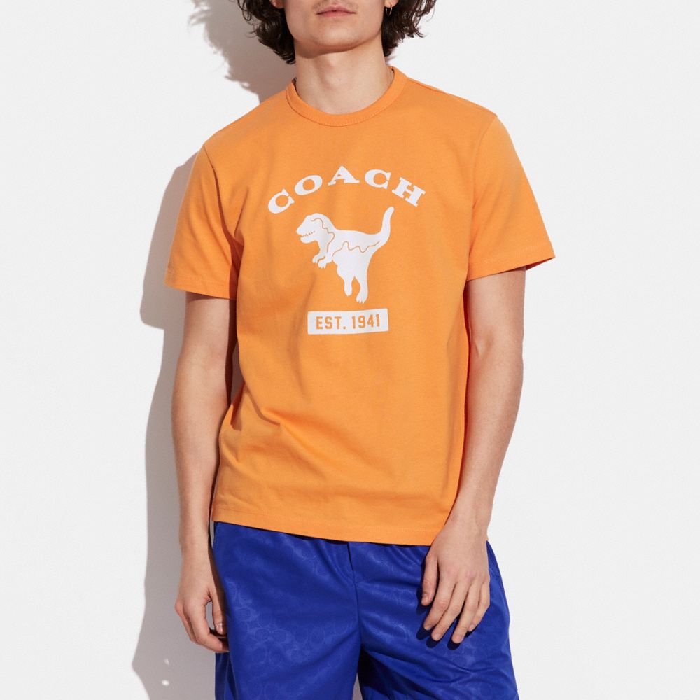 公式】COACH - コーチ | レキシー スクール Tシャツ オーガニック コットン
