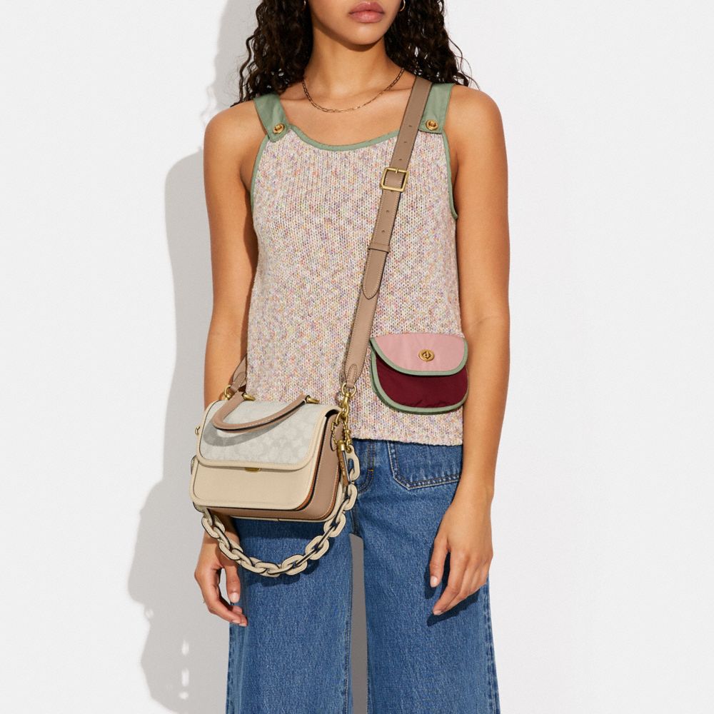 ROGUE TOP HANDLE IN SIGNATURE JACQUARD