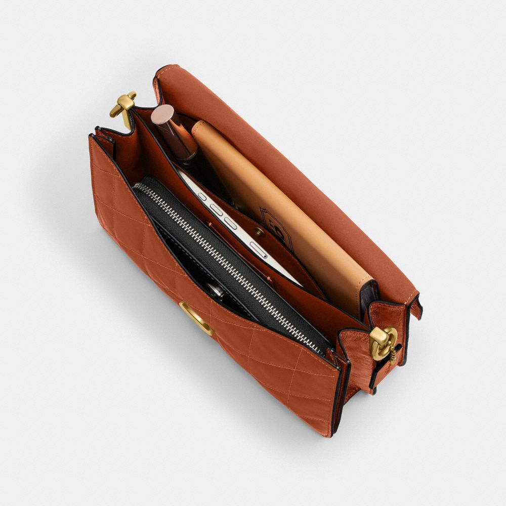 TABBY CHAIN 絎縫鏈條單肩手袋