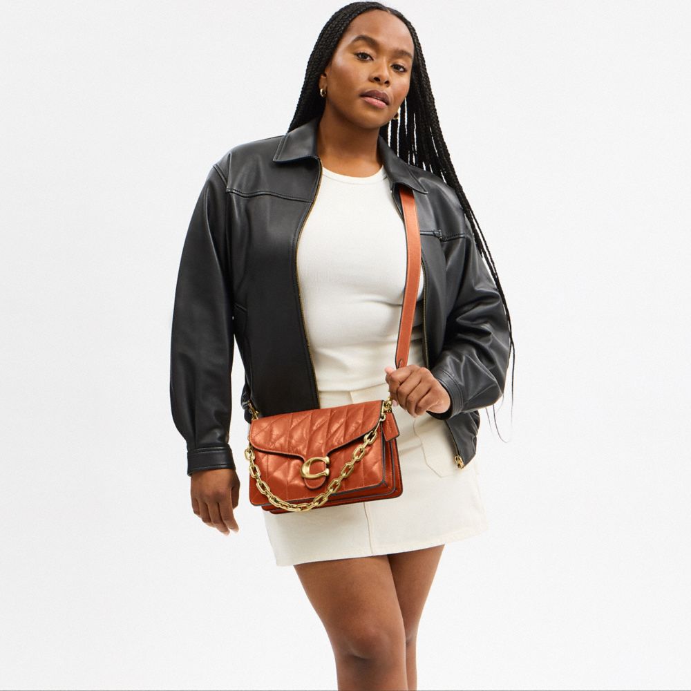 TABBY CHAIN 絎縫鏈條單肩手袋