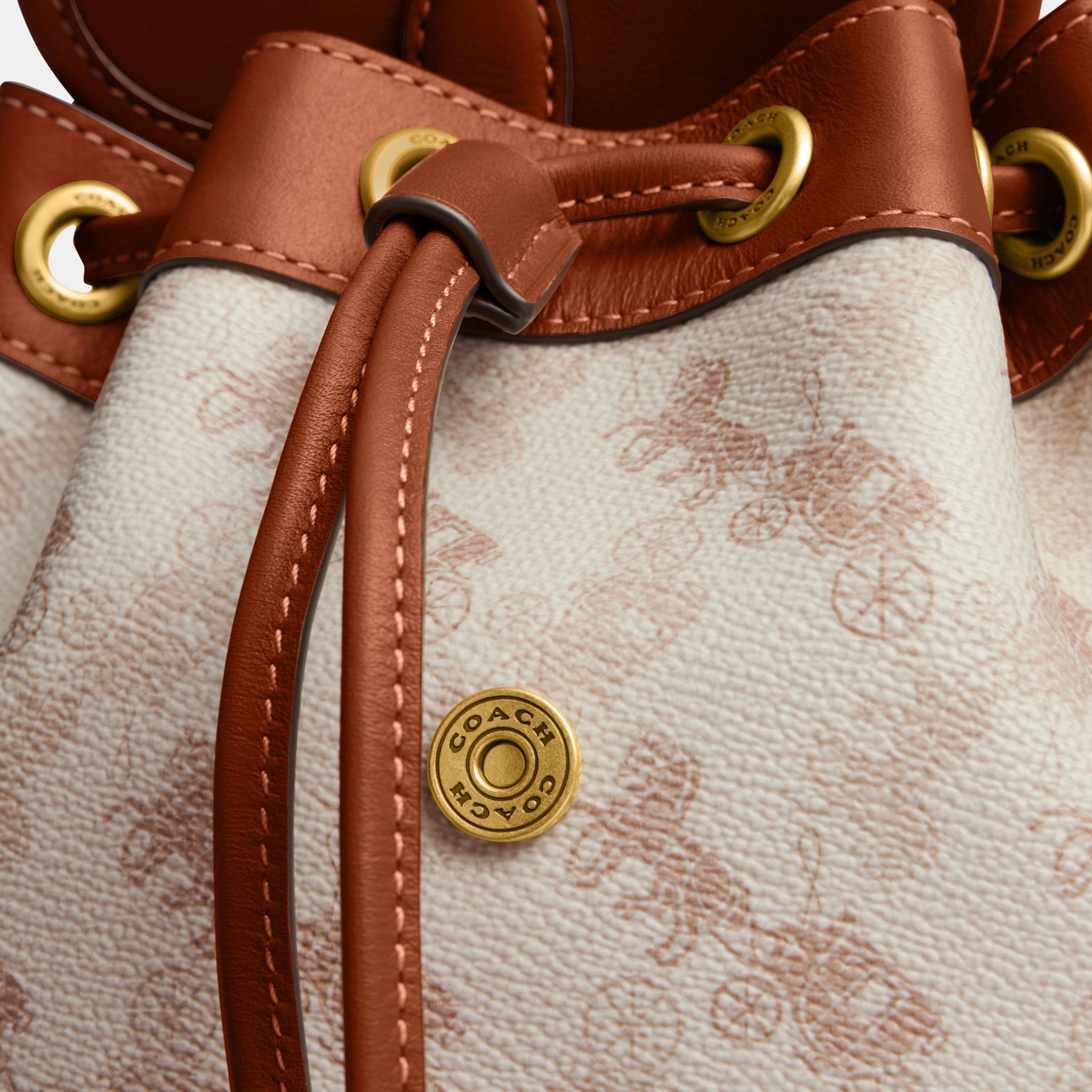 HARPER 馬車主題圖案印花後背包| COACH 官方網站Official page