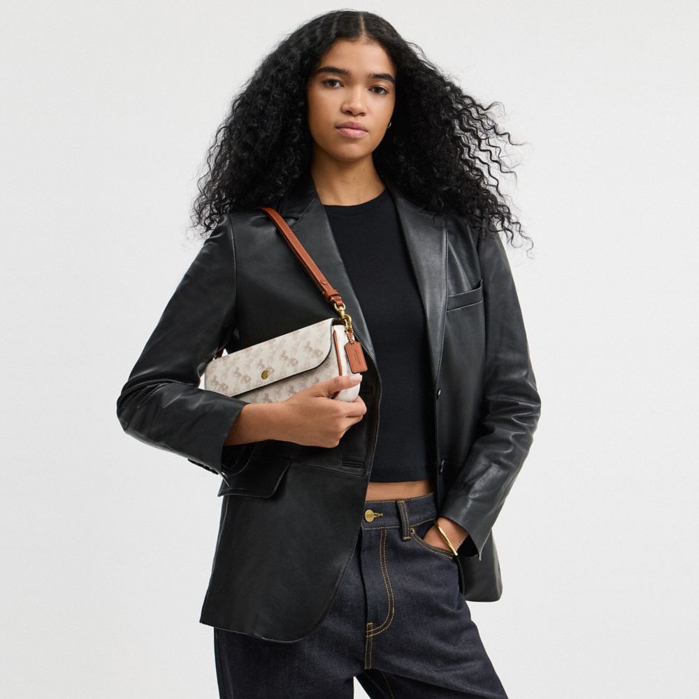 BROOK 馬車主題圖案翻蓋鏈條手袋