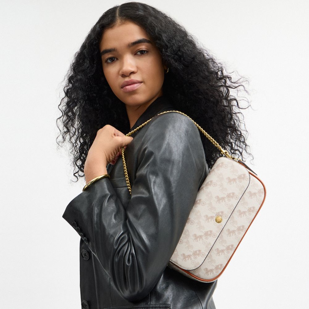 BROOK 馬車主題圖案翻蓋鏈條手袋