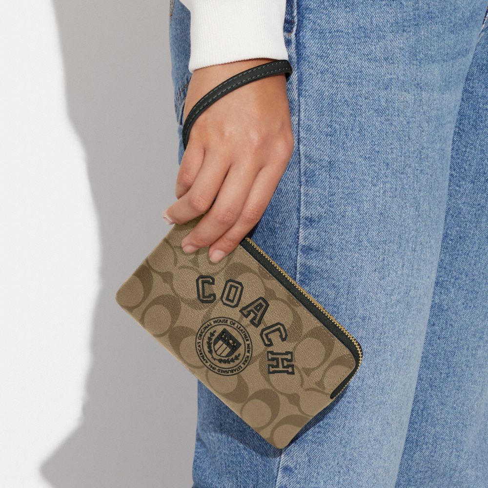 CORNER ZIP WRISTLET IN SIGNATURE CANVAS WITH VARSITY MOTIF