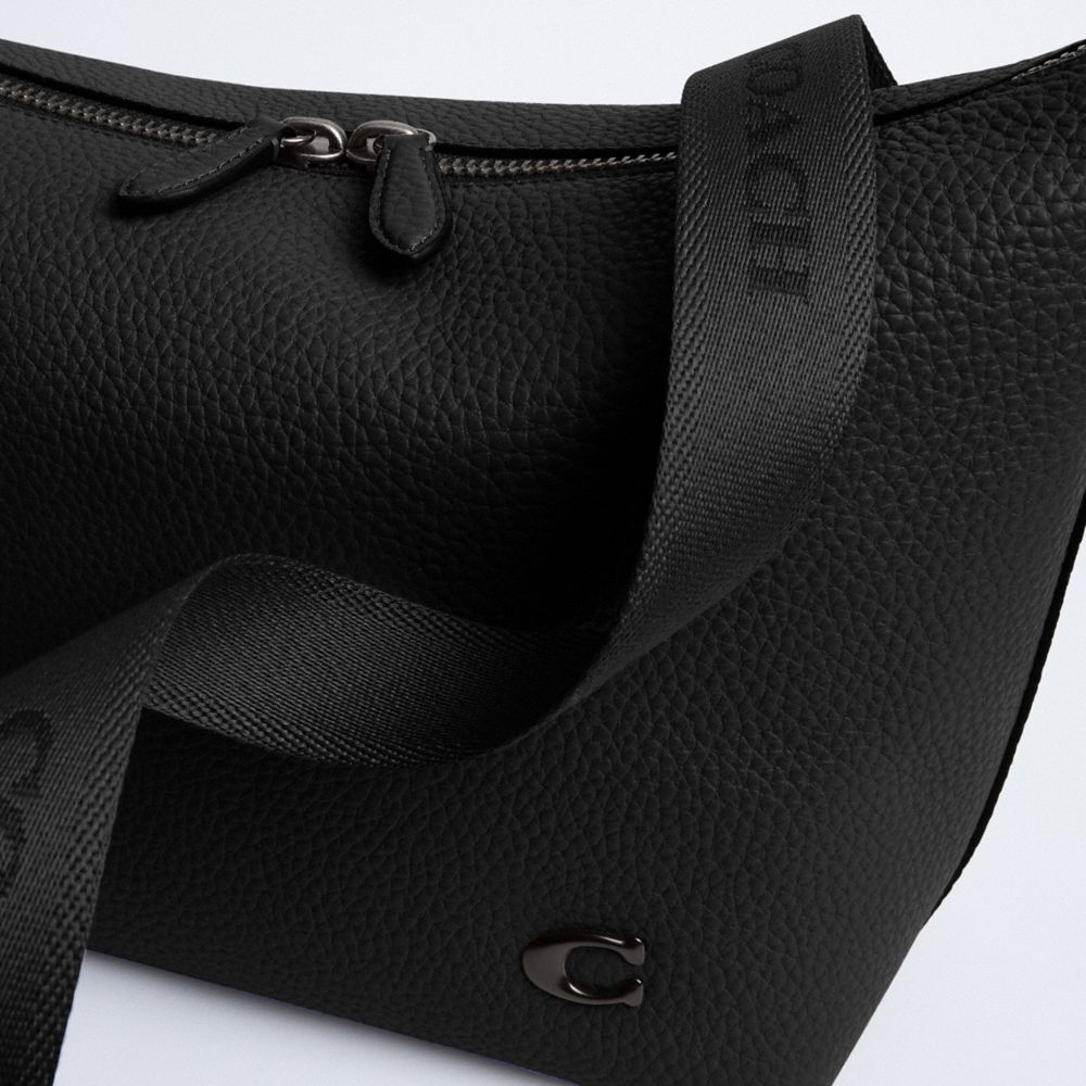 MESSENGER 鵝卵石顆粒皮革頂部拉鍊手袋