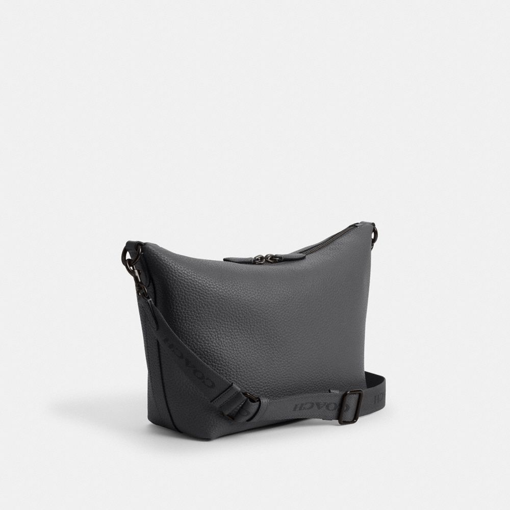 MESSENGER 鵝卵石顆粒皮革頂部拉鍊手袋