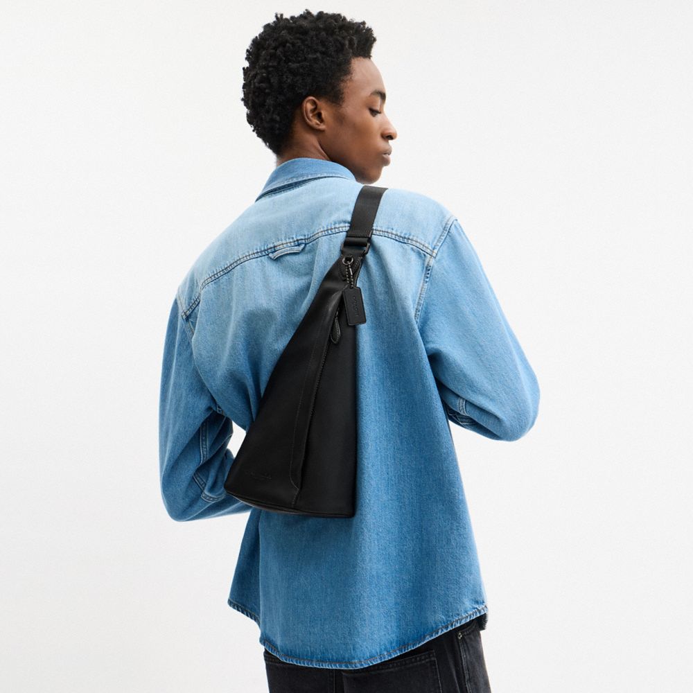 【半額以下】コーチ/COACH トライアングルスリングバッグ 黒 CBF19 TRIANGLE SLING BAG