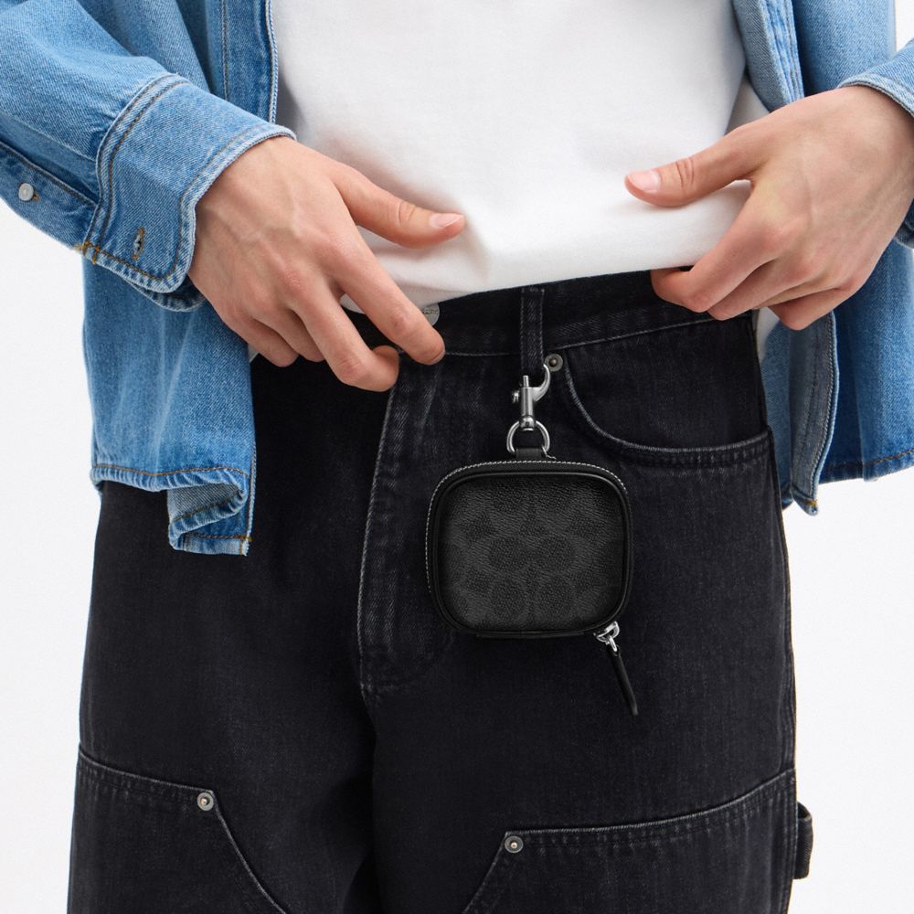CLIP ON POUCH IN SIGNATURE CANVAS