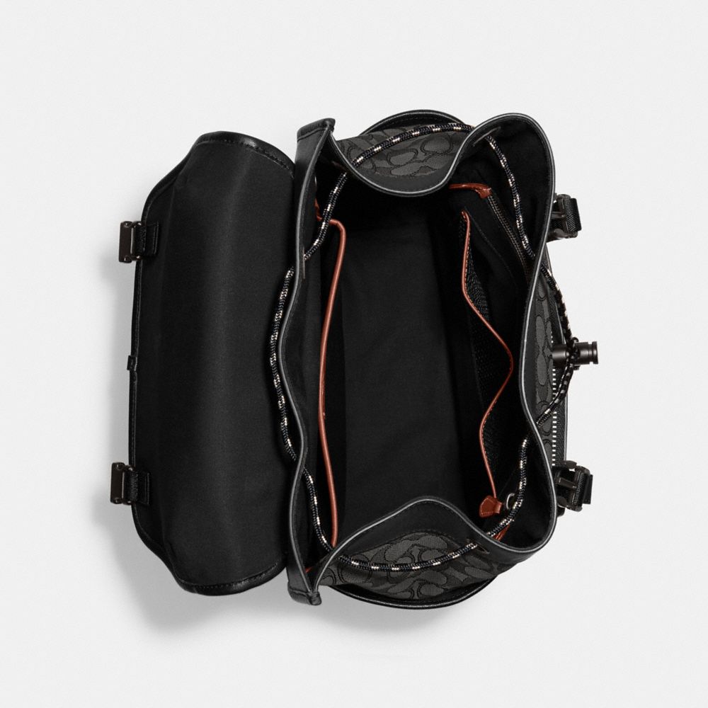 LEAGUE 經典 SIGNATURE 緹花面料翻蓋式後背包