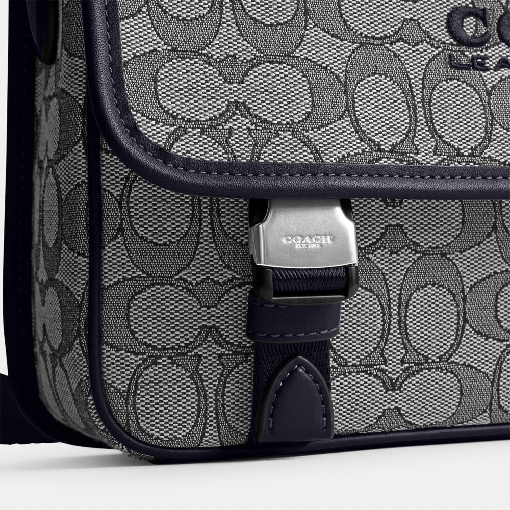 LEAGUE MESSENGER BAG IN SIGNATURE JACQUARD