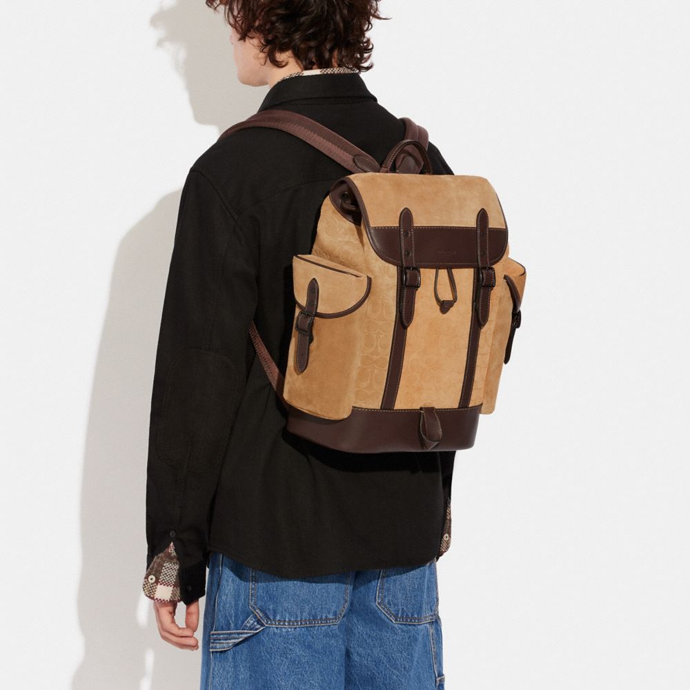 COACH Official Site Official page | HITCH BACKPACK IN SIGNATURE SUEDE