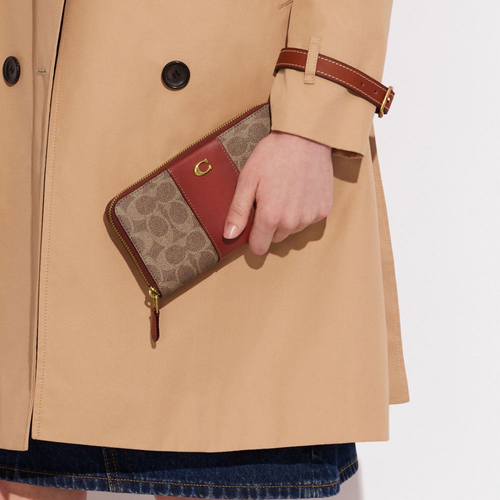 ACCORDION ZIP WALLET IN COLORBLOCK SIGNATURE CANVAS