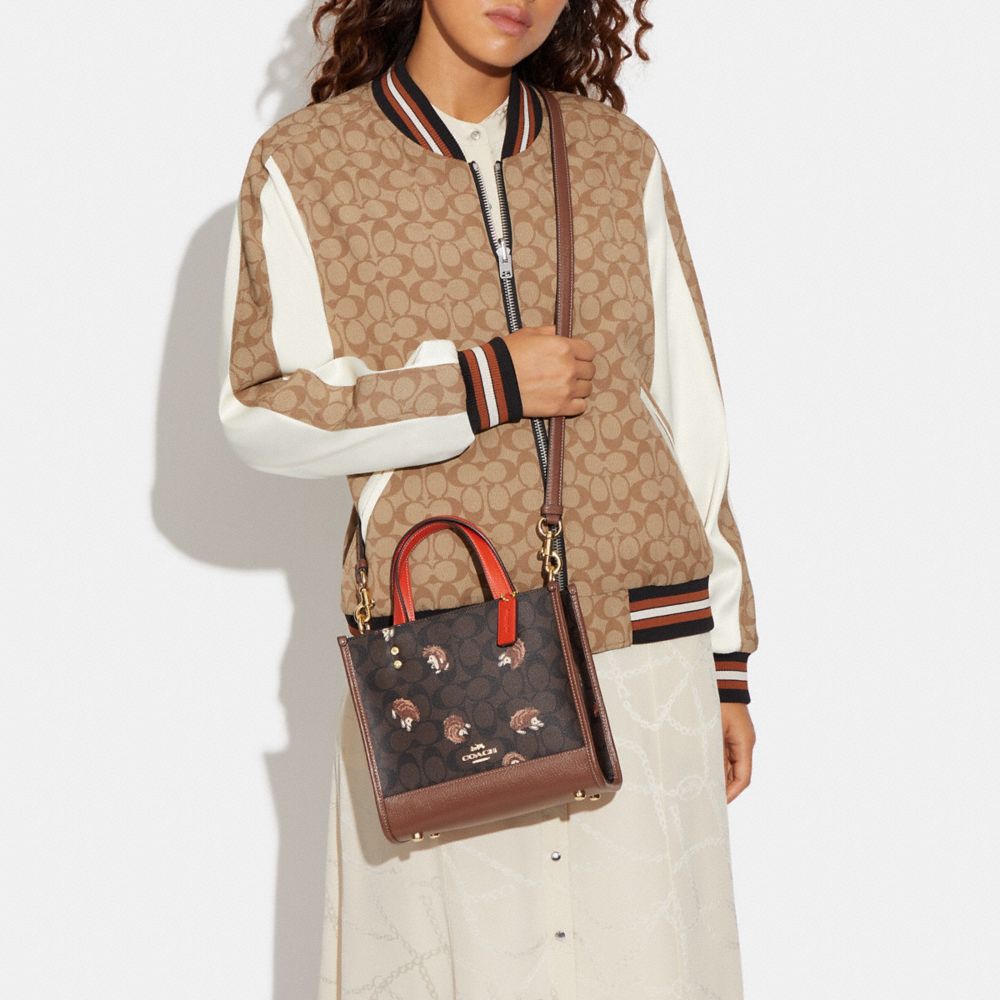 DEMPSEY TOTE 22 IN SIGNATURE CANVAS WITH HEDGEHOG PRINT